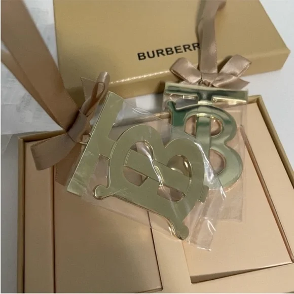 Burberry beauty gift charms set - Picture 5 of 10